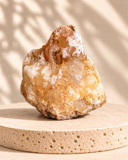 Piedra natural miel con forma escultórica