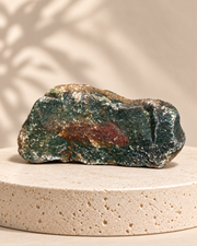 Piedra natural verde con zona rojiza