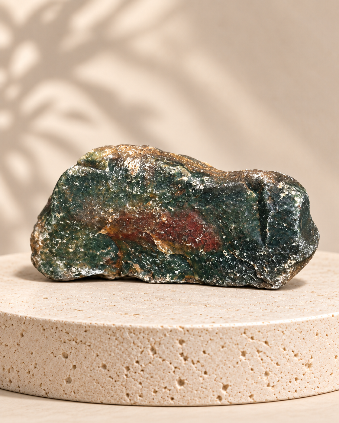Piedra natural verde con zona rojiza