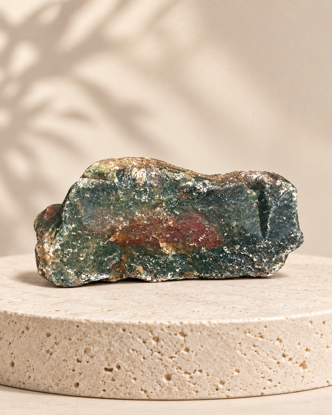 Piedra natural verde con zona rojiza