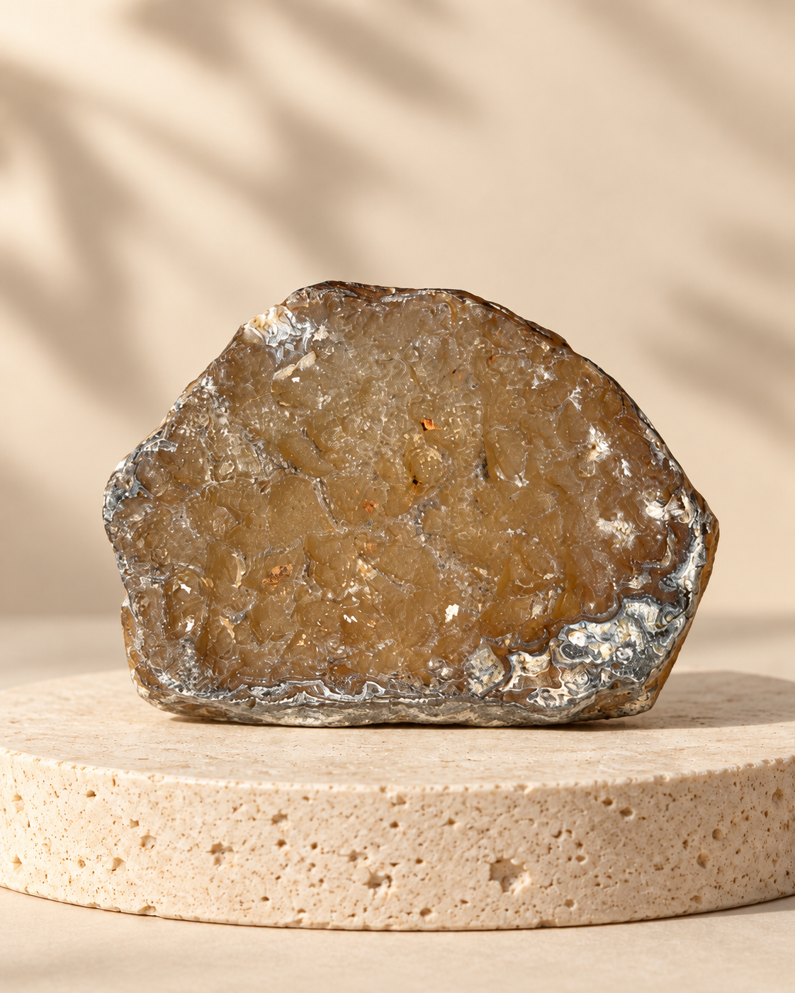 Piedra natural con cristales claros