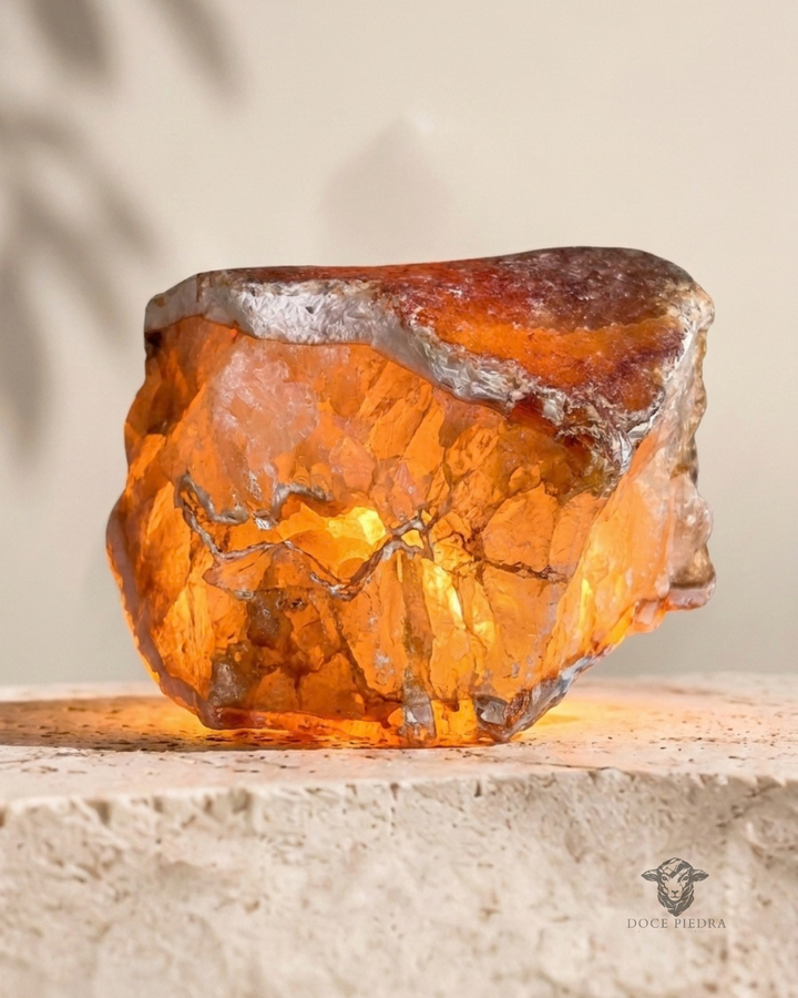 Piedra natural miel con cavidad cristalina